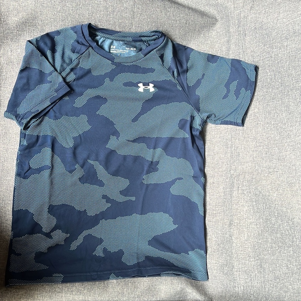 Under Armour Youth Large 5 T-shirt Bundle